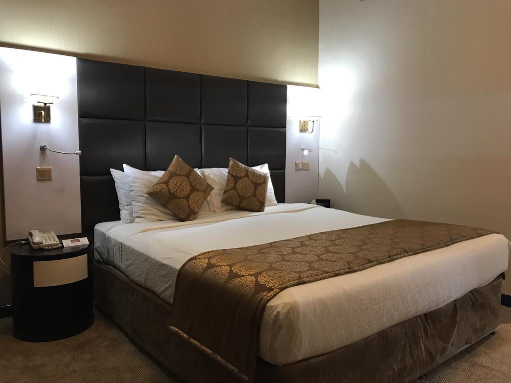 The Park Hotel Formerly ドバイ エクステリア 写真